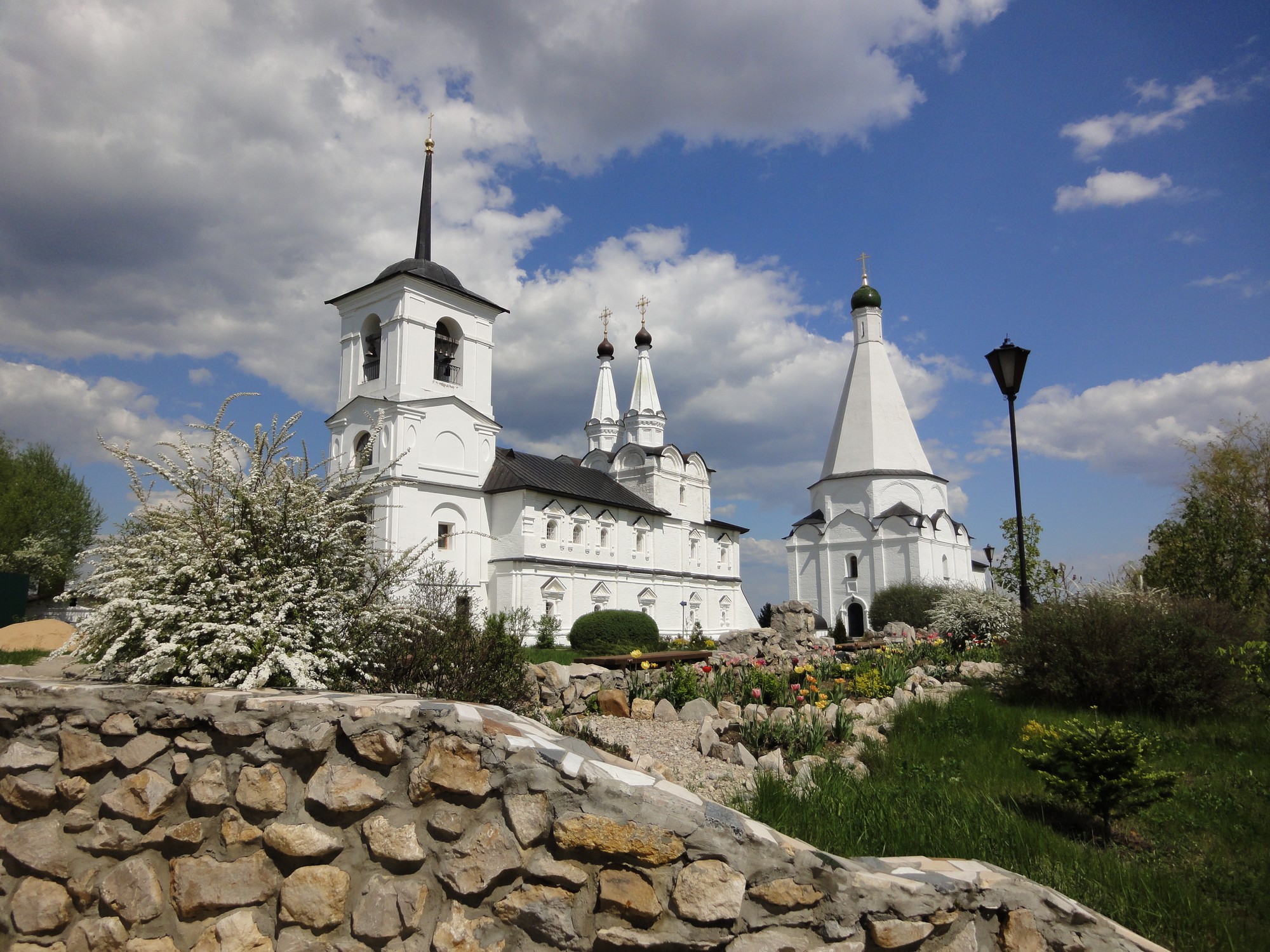 Весенние фото монастырей