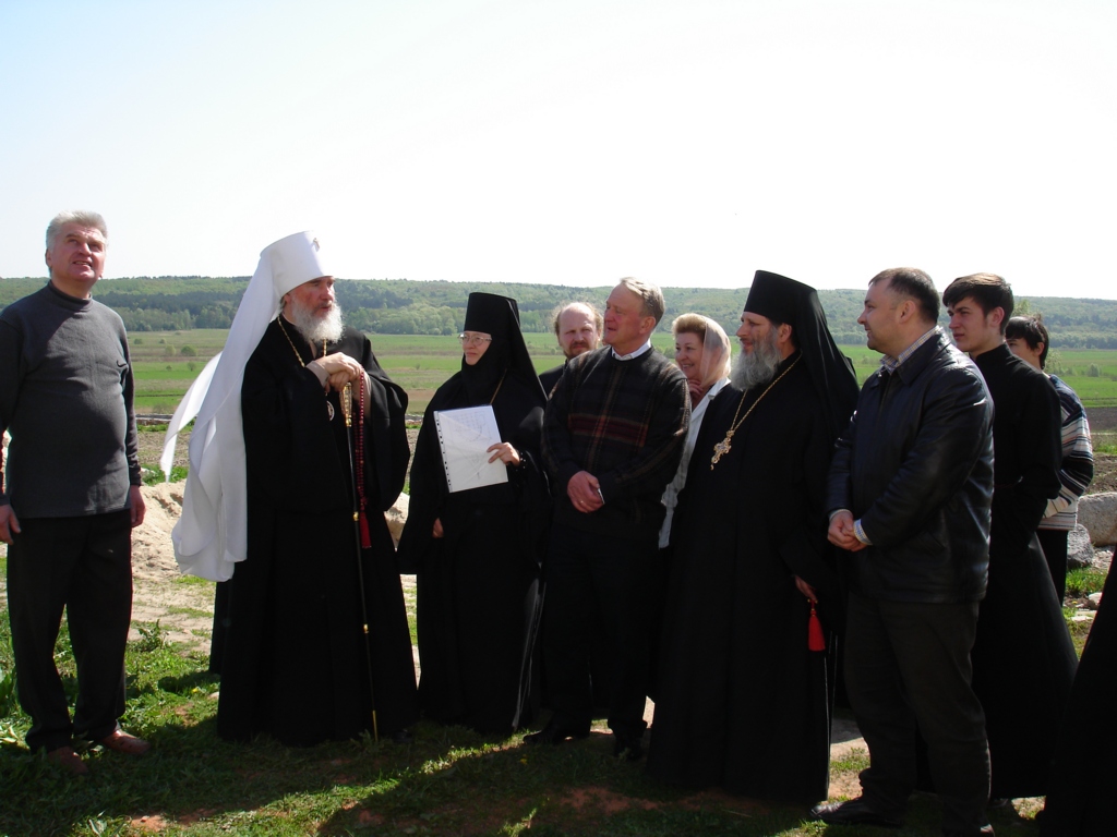 Митрополит Климент и Матушка Игумения Анастасия с благодетелями монастыря