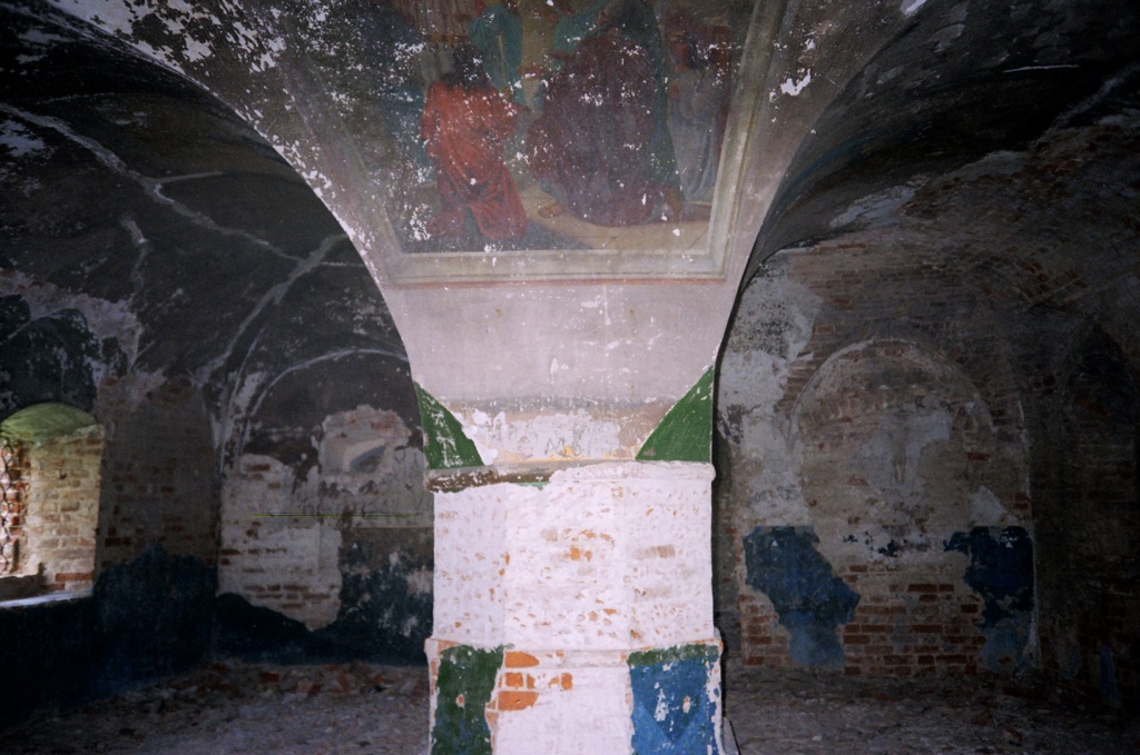 Внутренний вид Введенского храма в 2000 г.